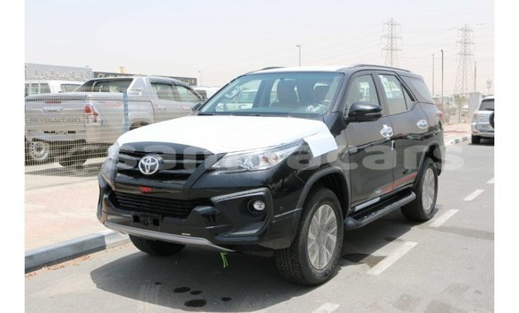Acheter Import Voiture Toyota Fortuner Noir à Import - Dubai, A'ana Acheter Import Voiture Toyota Fortuner Noir à Import - Dubai, A'ana