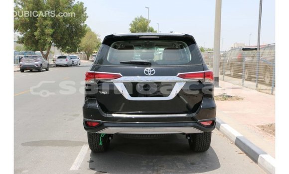 Acheter Import Voiture Toyota Fortuner Noir à Import - Dubai, A'ana Acheter Import Voiture Toyota Fortuner Noir à Import - Dubai, A'ana
