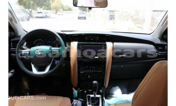 Acheter Import Voiture Toyota Fortuner Noir à Import - Dubai, A'ana Acheter Import Voiture Toyota Fortuner Noir à Import - Dubai, A'ana