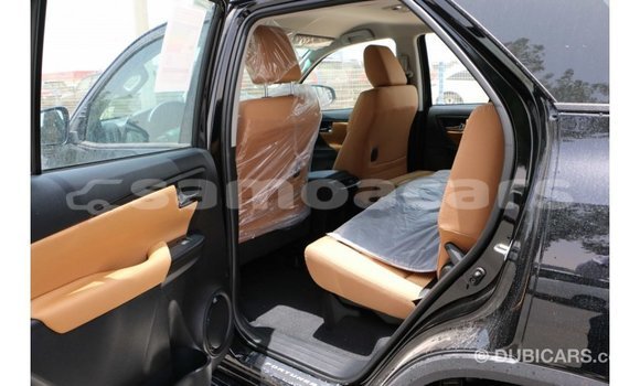 Acheter Import Voiture Toyota Fortuner Noir à Import - Dubai, A'ana Acheter Import Voiture Toyota Fortuner Noir à Import - Dubai, A'ana