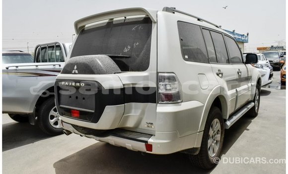 Acheter Import Voiture Mitsubishi Pajero Blanc à Import - Dubai, A'ana Acheter Import Voiture Mitsubishi Pajero Blanc à Import - Dubai, A'ana