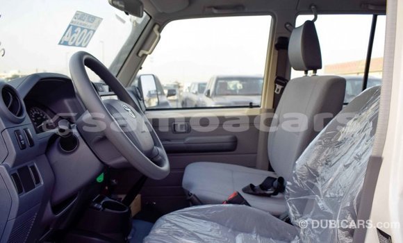 Buy Import Toyota Land Cruiser White Car in Import - Dubai in A'ana Buy Import Toyota Land Cruiser White Car in Import - Dubai in A'ana