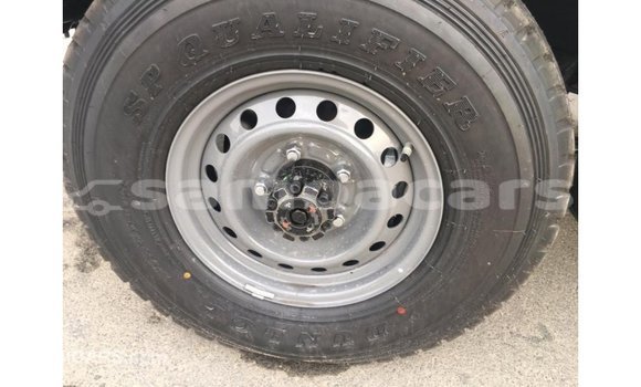 Acheter Import Voiture Toyota Land Cruiser Blanc à Import - Dubai, A'ana Acheter Import Voiture Toyota Land Cruiser Blanc à Import - Dubai, A'ana