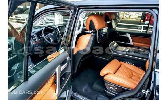 Acheter Import Voiture Toyota Land Cruiser Noir à Import - Dubai, A'ana Acheter Import Voiture Toyota Land Cruiser Noir à Import - Dubai, A'ana