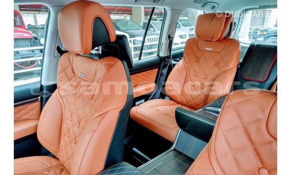 Acheter Import Voiture Toyota Land Cruiser Noir à Import - Dubai, A'ana Acheter Import Voiture Toyota Land Cruiser Noir à Import - Dubai, A'ana