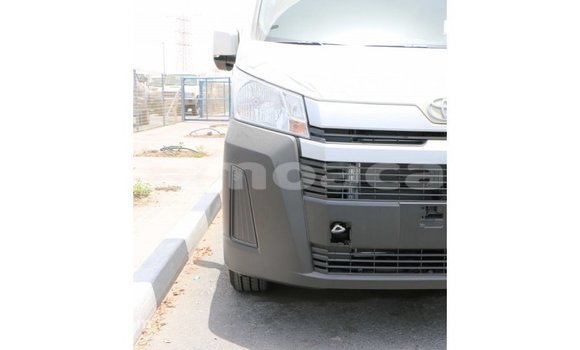 Acheter Import Voiture Toyota Hiace Blanc à Import - Dubai, A'ana Acheter Import Voiture Toyota Hiace Blanc à Import - Dubai, A'ana